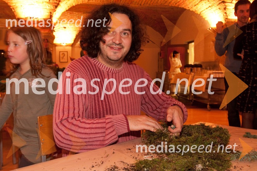 Gašper Tič, igralecIzdelovanje adventnih venčkov z znanimi Slovenci