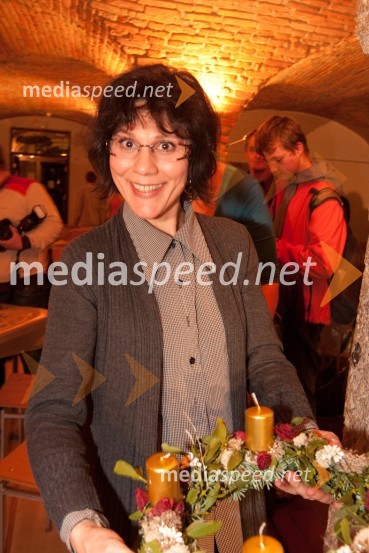 Damjana Golavšek, pevkaIzdelovanje adventnih venčkov z znanimi Slovenci