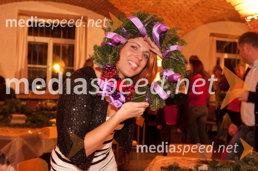 Manja Plešnar, novinarkaIzdelovanje adventnih venčkov z znanimi Slovenci