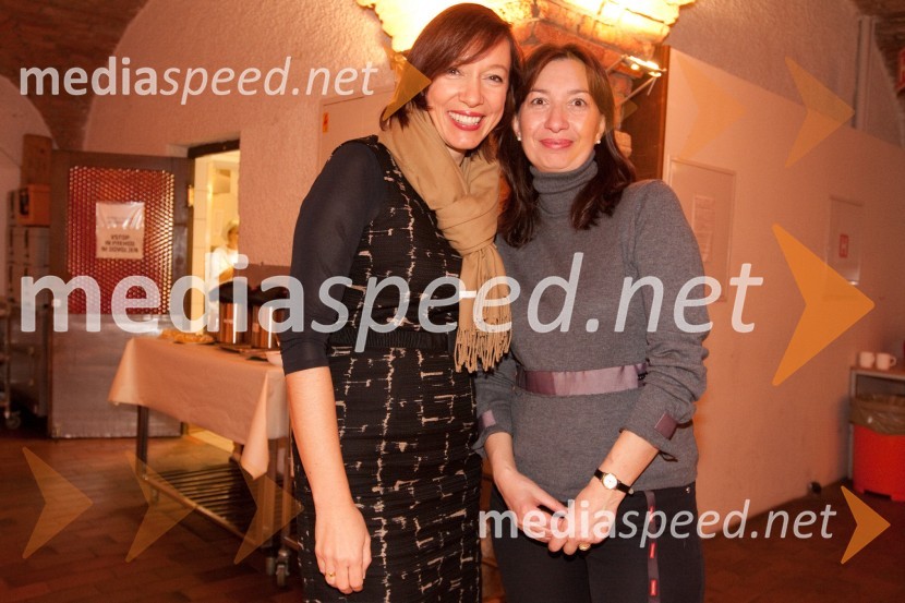 Ladeja Košir Godina, svetovalka za komuniniciranje in Branka Strmole Ukmar, pedagoginjaIzdelovanje adventnih venčkov z znanimi Slovenci