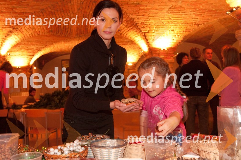 Regina Križaj, baletna plesalka in ...Izdelovanje adventnih venčkov z znanimi Slovenci