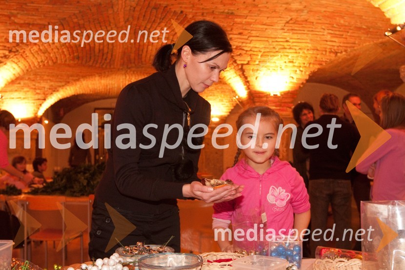 Regina Križaj, baletna plesalka in ...Izdelovanje adventnih venčkov z znanimi Slovenci