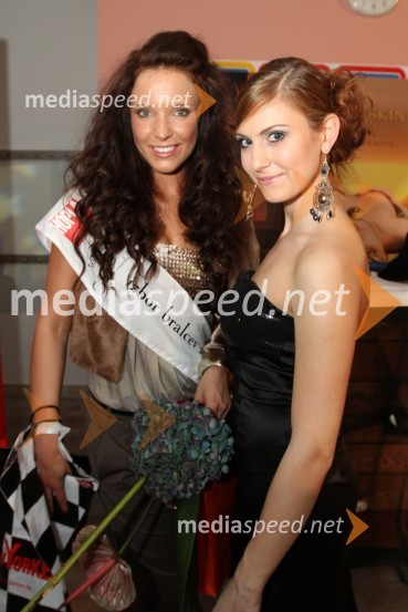 	Leja Rogač, Lepa soseda po izboru bralk in bralcev Dnevnikovih edicij in Kristina Kurent, Lepa soseda 2009Lepa soseda 2010 je postala Tina Starc