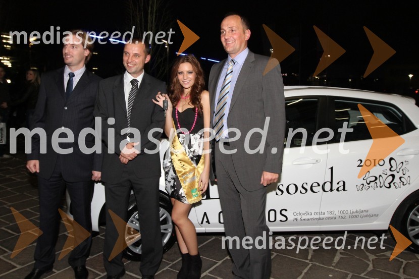 Miha Rakar, direktor Vodnega mesta Atlantis, Miha Vrbinc, pomočnik direktorice oglasnega trženja Dnevnik, Tina Starc, Lepa soseda 2010 in Iztok Race, direktor prodaje za Mazdo pri podjetju A-cosmosLepa soseda 2010 je postala Tina Starc