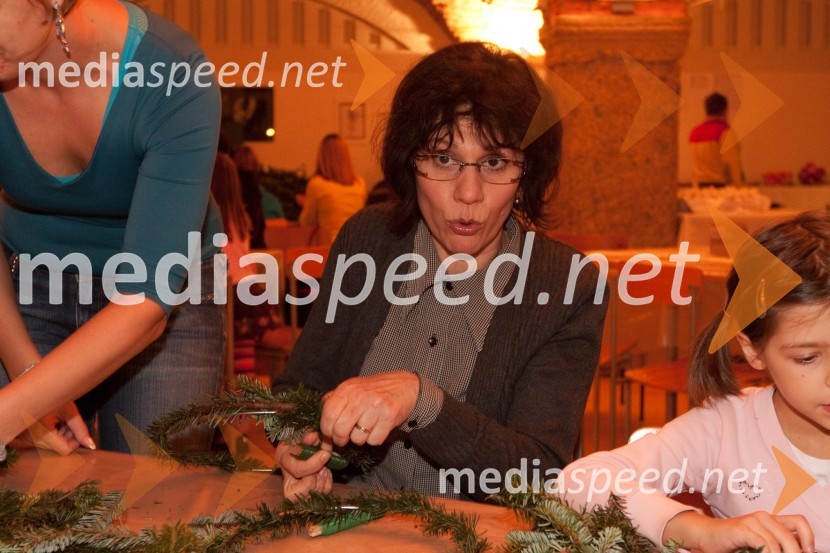 Damjana Golavšek, pevkaIzdelovanje adventnih venčkov z znanimi Slovenci