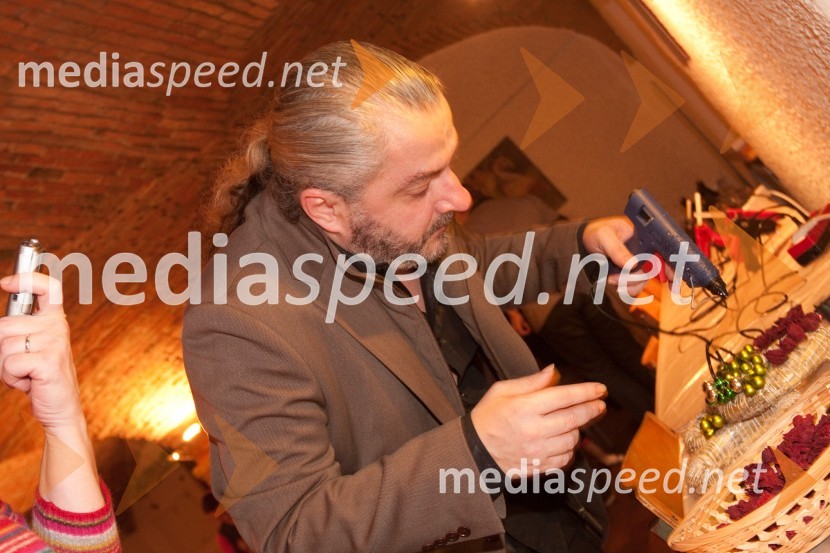 Milan Gačanovič, modni oblikovalecIzdelovanje adventnih venčkov z znanimi Slovenci