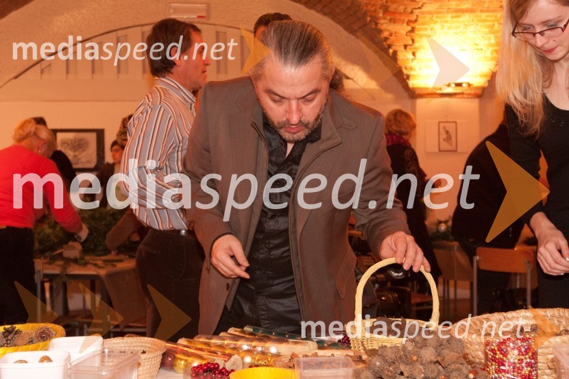 Milan Gačanovič, modni oblikovalecIzdelovanje adventnih venčkov z znanimi Slovenci