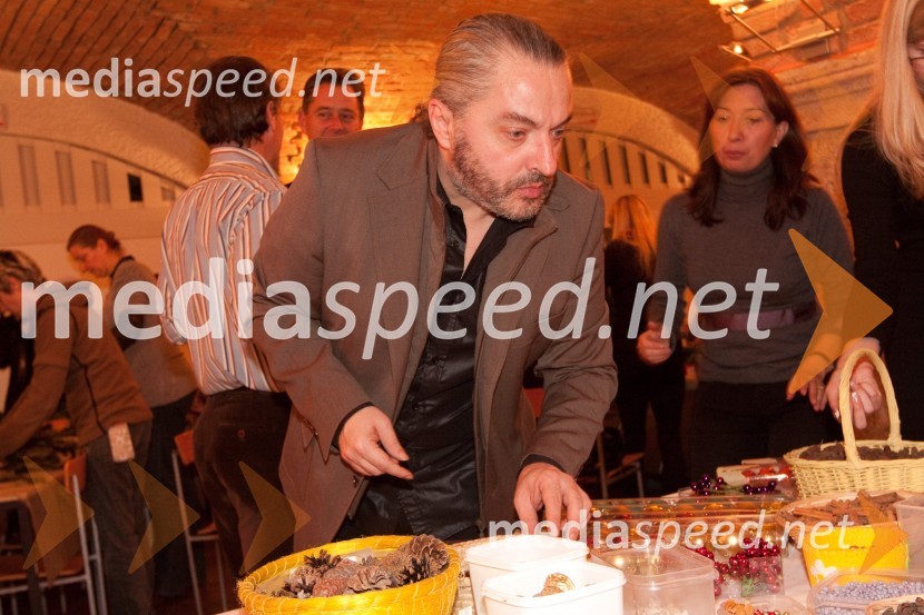 Milan Gačanovič, modni oblikovalecIzdelovanje adventnih venčkov z znanimi Slovenci