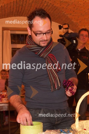 	Aljaž Farasin, član skupine EroikaIzdelovanje adventnih venčkov z znanimi Slovenci