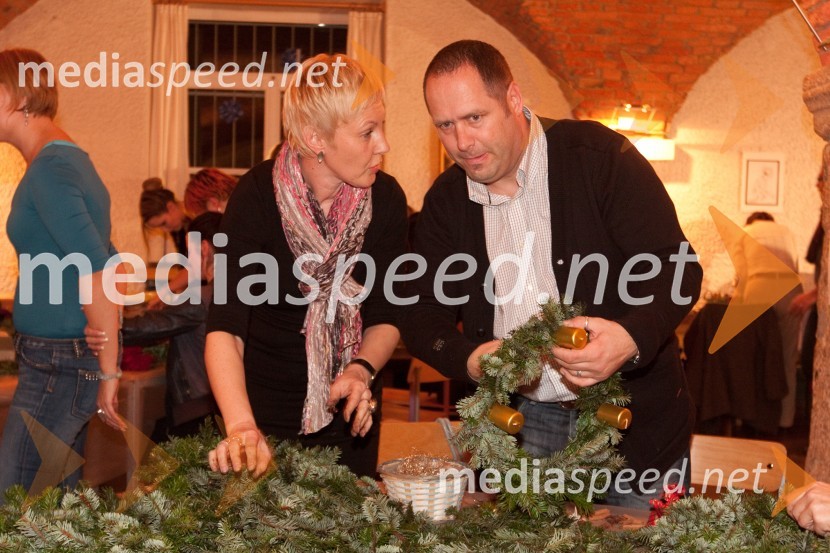 Meta Ornik in Robert Bogataj, fotografIzdelovanje adventnih venčkov z znanimi Slovenci