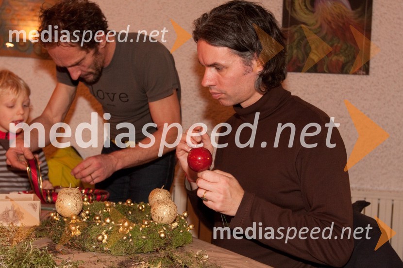 Vojko Anzeljc, režiserIzdelovanje adventnih venčkov z znanimi Slovenci