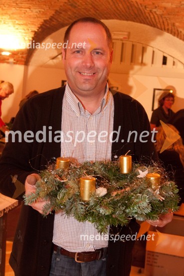 Robert Bogataj, fotografIzdelovanje adventnih venčkov z znanimi Slovenci
