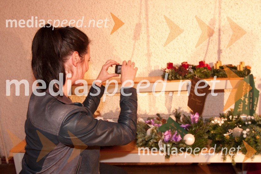 Ana Dolinar Horvat, igralkaIzdelovanje adventnih venčkov z znanimi Slovenci