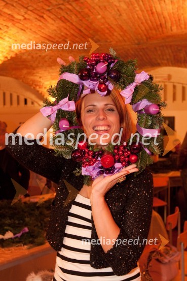 Manja Plešnar, novinarkaIzdelovanje adventnih venčkov z znanimi Slovenci