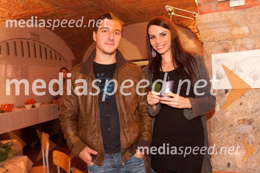 Mirela Korač, Miss Universe Slovenije 2009 s fantomIzdelovanje adventnih venčkov z znanimi Slovenci