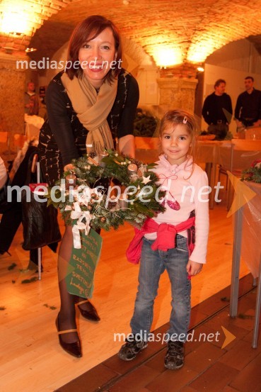 Ladeja Košir Godina, svetovalka za komuniniciranje in ...Izdelovanje adventnih venčkov z znanimi Slovenci