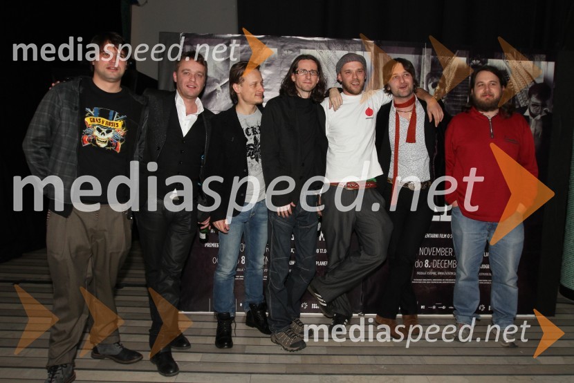 Glasbena skupina Big Foot Mama ter člani filmske produkcije BenjaminTist' dan v tednu, predstavitev filma skupine Big foot mama