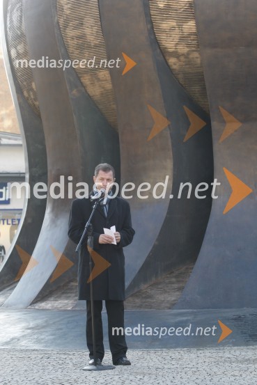 Andrej Okreša, povezovalec dogodkaSlovesnost ob zaključku obnove spomenika NOB