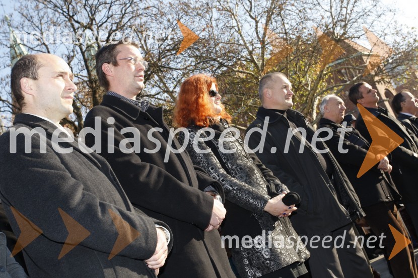 Mag. Matjan Cojhter, predsednik MČ Tabor, Boštjan Viher, mestni svetnik Mestne občine Maribor, Milica Simonič Steiner, direktorica Mestne uprave Maribor, Franc Kangler, župan Mestne občine Maribor, Janez Ujčič ter Tomaž Kancler, podžupana Mestne občine MariborSlovesnost ob zaključku obnove spomenika NOB