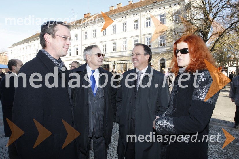 Boštjan Viher, mestni svetnik Mestne občine Maribor, Jože Glogovšek, Ekipa za Maribor, Milan Petek, prokurist Marifarma  ter Milica Simonič Steiner, direktorica Mestne uprave MariborSlovesnost ob zaključku obnove spomenika NOB