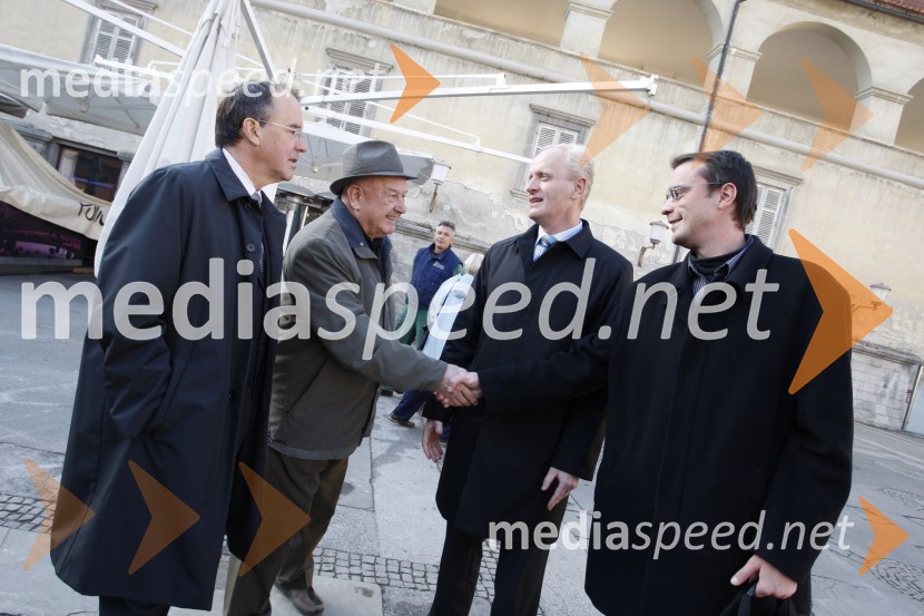 Milan Petek, prokurist Marifarma, ..., 	Danilo Burnač, direktor podjetja Mariborski Vodovod ter Boštjan Viher, mestni svetnik Mestne občine MariborSlovesnost ob zaključku obnove spomenika NOB