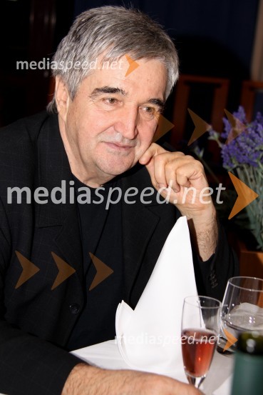 Gojko Bervar, lanskoletni prejemnik nagrade za življenjski prispevek k razvoju slovenskega novinarstvaPodelitev novinarskih nagrad Bratstvo resnice