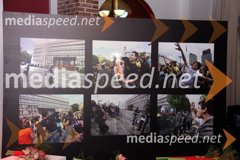 Novinarsko nagrado za izstopajoče stvaritve s področja novinarske fotografije v letu 2010 v kategoriji reportažne fotografije je prejel fotoreporter Večera Tit Košir za izjemno reportažo iz študentskih demonstracijPodelitev novinarskih nagrad Bratstvo resnice