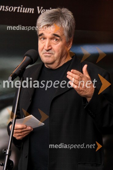 Gojko Bervar, lanskoletni prejemnik nagrade za življenjski prispevek k razvoju slovenskega novinarstvaPodelitev novinarskih nagrad Bratstvo resnice