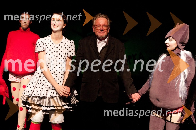 Maja Hrovat, igralka, Bojan Martinec, režiser in Mira Petek, igralkaCoprnica Zofka, premiera
