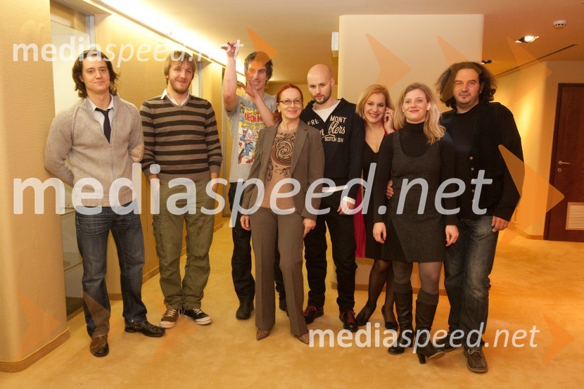 NastopajočiMačka na vroči pločevinasti strehi, premiera v MGL