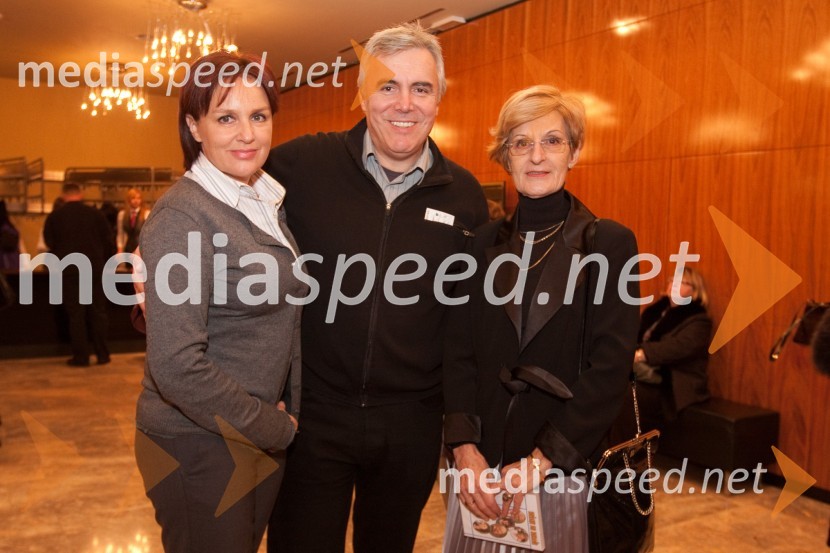 Zoran Predin, glasbenik, soproga Barbara in Mojca Kreft, dramaturginjaMačka na vroči pločevinasti strehi, premiera v MGL