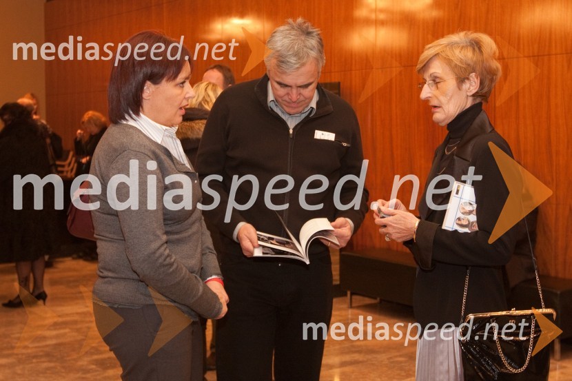 Zoran Predin, glasbenik, soproga Barbara in Mojca Kreft, dramaturginjaMačka na vroči pločevinasti strehi, premiera v MGL