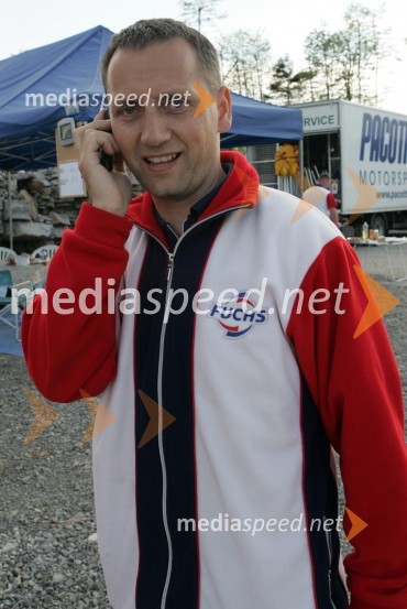 Matjaž Korošak, urednik avtomobilske priloge pri Večeru, nekdanji sovoznik v rallyju ter organizator rallya Škoda Maribor
Rally Hella saturnus Škoda