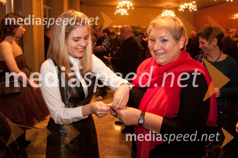 Branka Gombač, mama glasbenika Boštjana GombačaMačka na vroči pločevinasti strehi, premiera v MGL