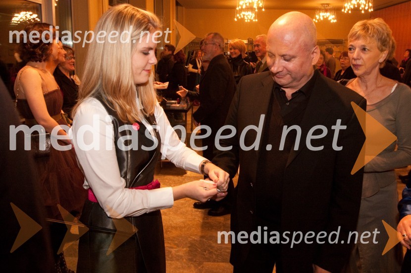 Anja Maršič, hostesa in Janez Pipan, hišni režiser SLG CeljeMačka na vroči pločevinasti strehi, premiera v MGL