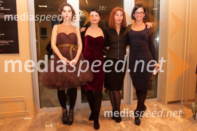 Eva Mahkovic, dramaturginja, Petra Pogorevc, dramaturginja, Barbara Hieng Samobor, direktorica MGL in Simona Belle, služba za stike z javnostmi MGLMačka na vroči pločevinasti strehi, premiera v MGL