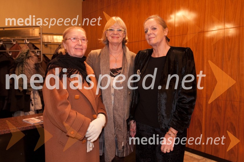 Iva Zupančič, igralka, Nataša Kelhar, kulturna menedžerka in Maruša StupicaMačka na vroči pločevinasti strehi, premiera v MGL