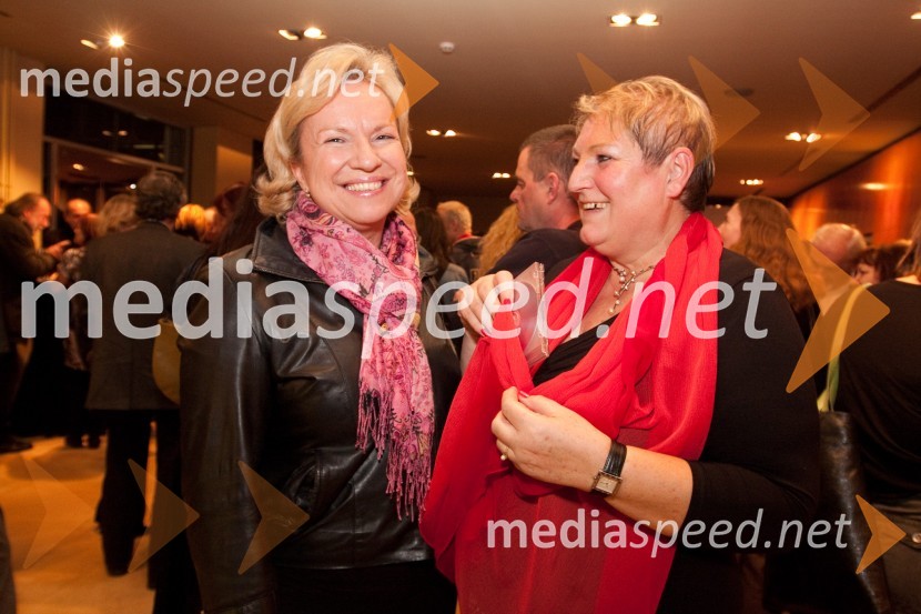 Sabrina Pečelin, vodja odnosov z javnostmi pri Porsche Slovenija in Branka Gombač, mama glasbenika Boštjana GombačaMačka na vroči pločevinasti strehi, premiera v MGL