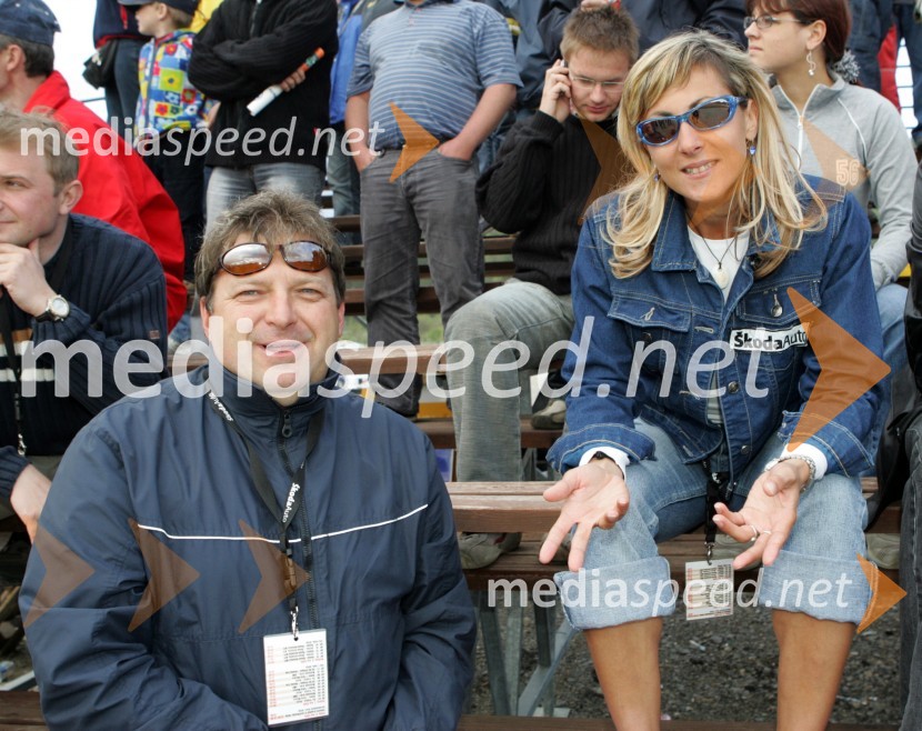 Alenka Bikar, atletinja in Peter Adam, nekdanji vrhunski avtomobilski dirkač, ki je Alenki dajal napotke za hitro vožnjo
Rally Hella saturnus Škoda