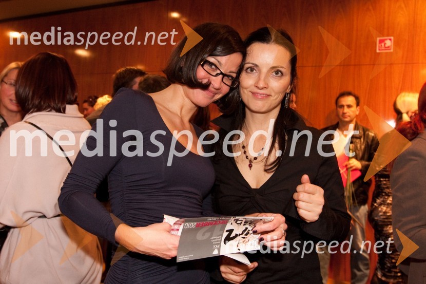 Simona Belle, služba za stike z javnostmi MGL in 	Nataša Pevec, trženje MGLMačka na vroči pločevinasti strehi, premiera v MGL