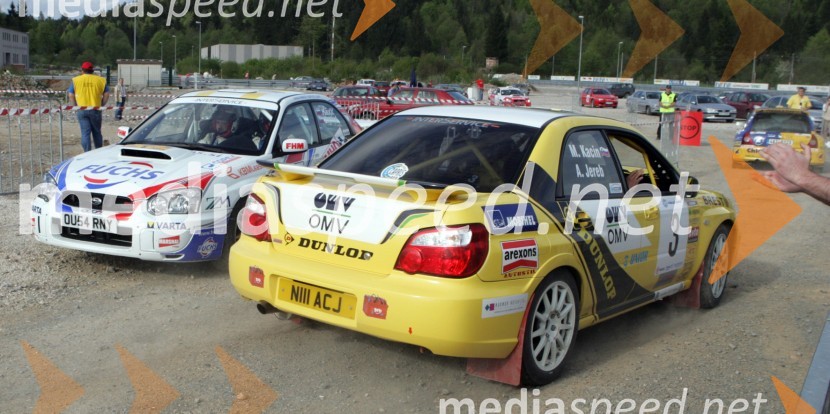 Posadka Tomaž Kaučič in Peter Zorenč (levo) ter zmagovalna posadka Andrej Jereb in Miran KacinRally Hella saturnus Škoda