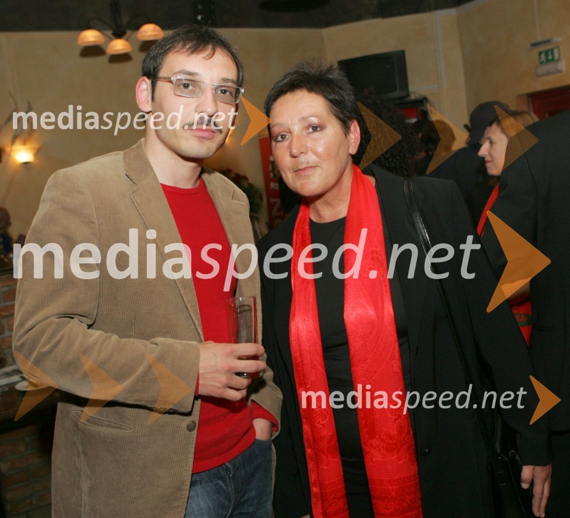 Tadej Toš, igralec z mamoHlapci.pdf, premiera drame SNG Maribor