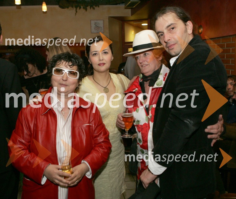 Dragica Petrovič, režiserka in producentka, Ksenja Mišič, igralka, Olga Jančar ter življenjski sopotnik Ksenje Mišič Srdjan Grahovac
Hlapci.pdf, premiera drame SNG Maribor