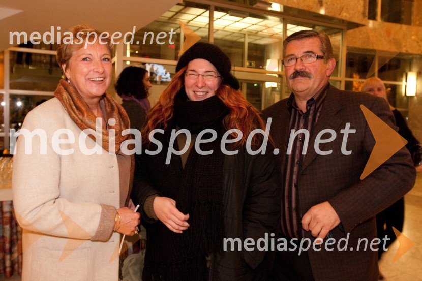 Ana Facchini, igralka s staršiSovražnik ljudstva, premiera v SNG Nova Gorica