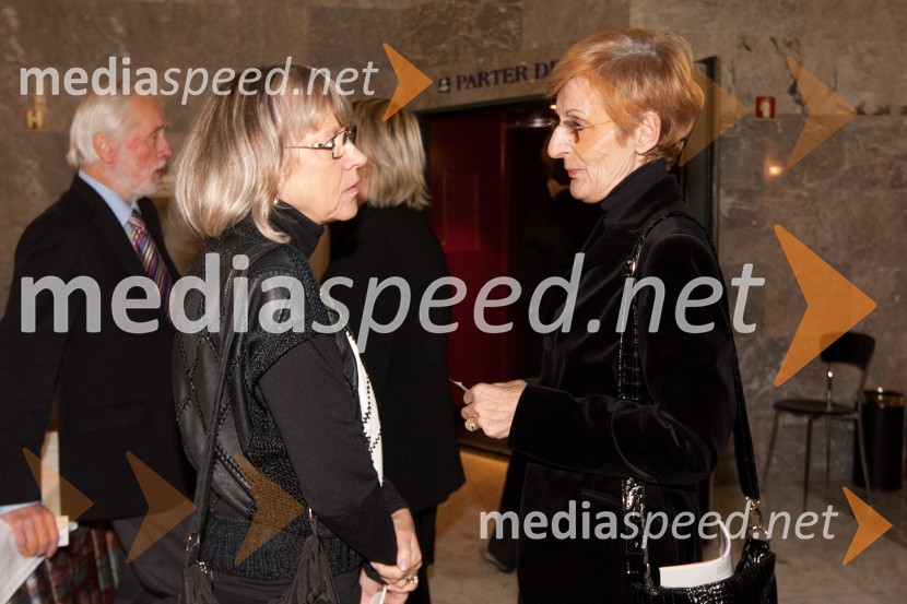 Minu Kjuder, igralka in Mojca Kreft, dramaturginjaSovražnik ljudstva, premiera v SNG Nova Gorica