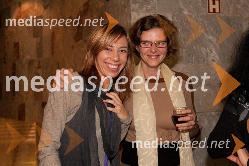 Alida Bevk, igralka in Tea Rogelj, dramaturginjaSovražnik ljudstva, premiera v SNG Nova Gorica