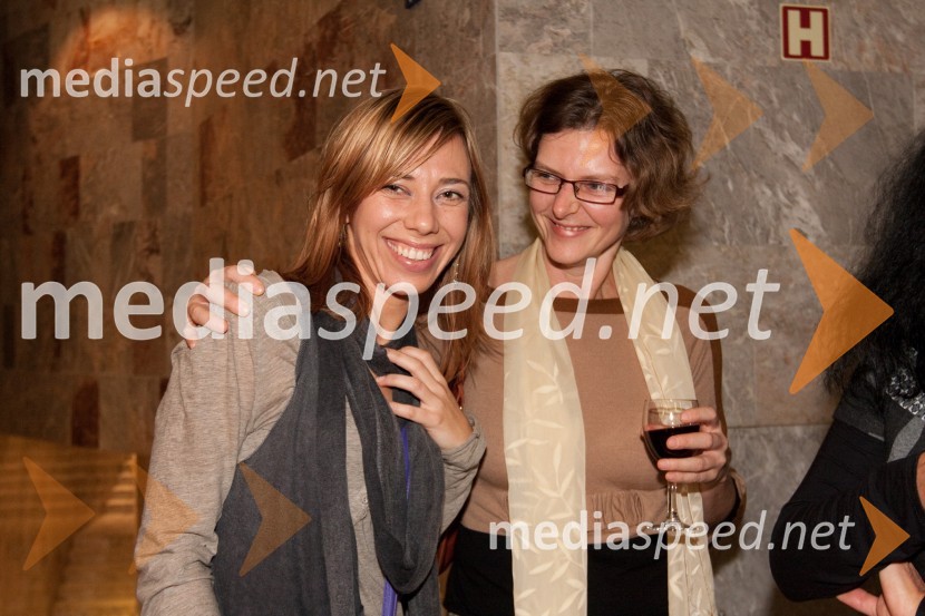 Alida Bevk, igralka in Tea Rogelj, dramaturginjaSovražnik ljudstva, premiera v SNG Nova Gorica