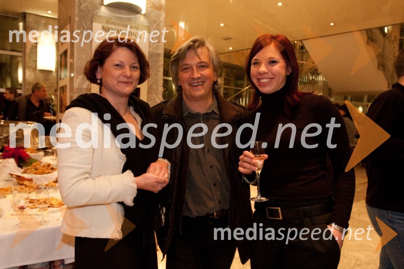 Martina Mrhar, dramaturginja, Iztok Mlakar, igralec in Ana Kržišnik, dramaturginjaSovražnik ljudstva, premiera v SNG Nova Gorica