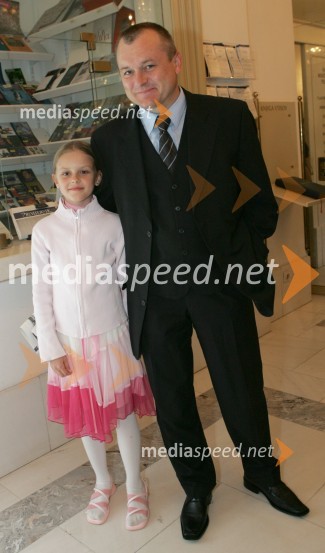 Franc Kangler, poslanec SLS  s hčerkoHlapci.pdf, premiera drame SNG Maribor