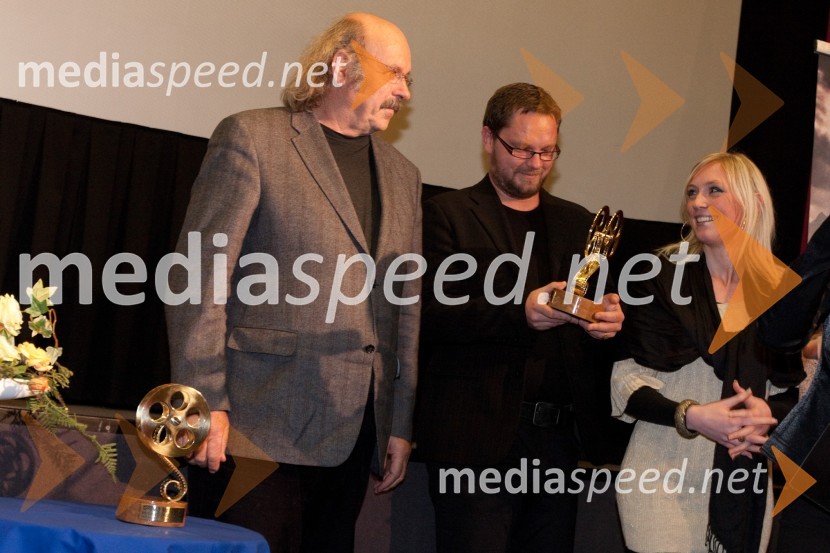 Igor Koršič, predsednik DSFU, Jurij Zrnec, igralec in Urška Čož, Cinemania group d.o.o.Podelitev Zlate role ustvarjalcem filma Gremo mi po svoje